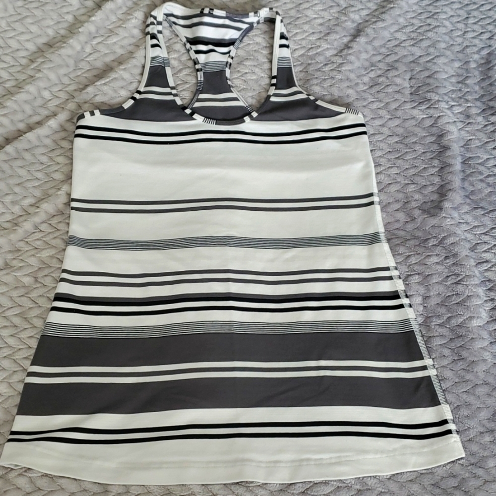 Lululemon Cool RacerbackVGUC, great condition. Size 10, no riptag